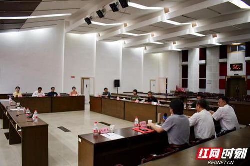 湖南省美术家协陶瓷艺术委员会换届 万长林当选为主任